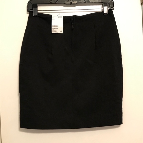 Black skirt - Picture 2 of 2